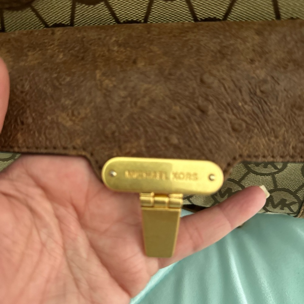 EUC MICHAEL KORS CROSSBODY HAND BAG - Picture 2 of 14